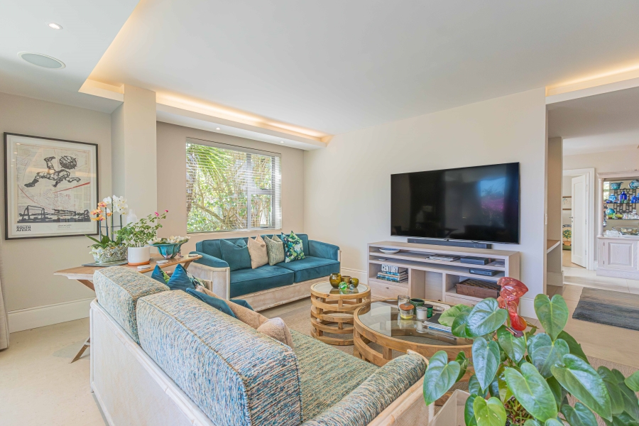 4 Bedroom Property for Sale in Fresnaye Western Cape